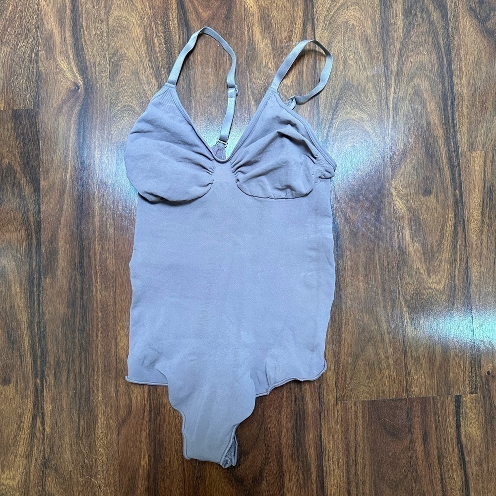 SKIMS Sculpting Thong Bodysuit [ACTUAL SIZE] Umber NWOT